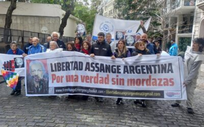 Activistas, sindicatos y grupos de DDHH reclamaron por la libertad de Assange frente a la embajada del Reino Unido