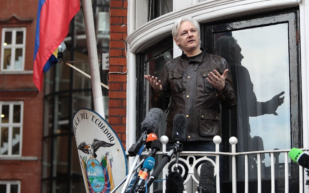 La CIA y una empresa española declaradas culpables de violar los derechos de los visitantes de Assange en la Embajada de Ecuador