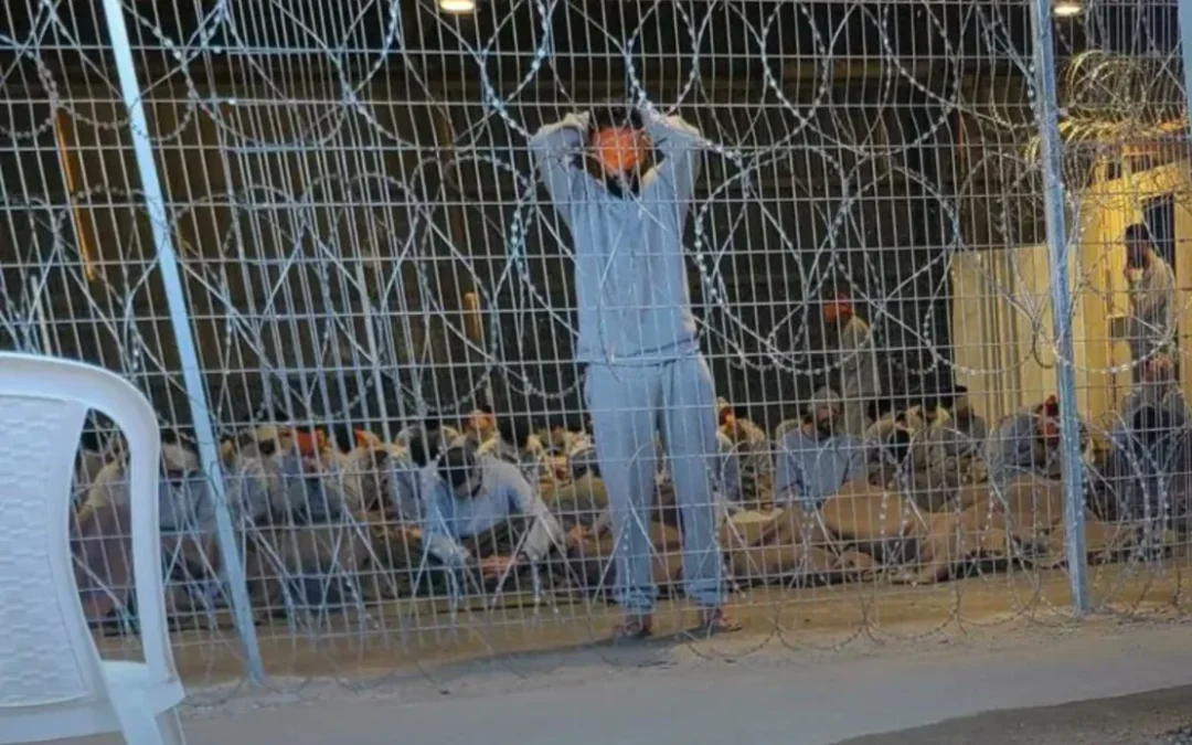 Atados, con los ojos vendados y en pañales: filtradores israelíes detallan el abuso a palestinos en un centro de detención