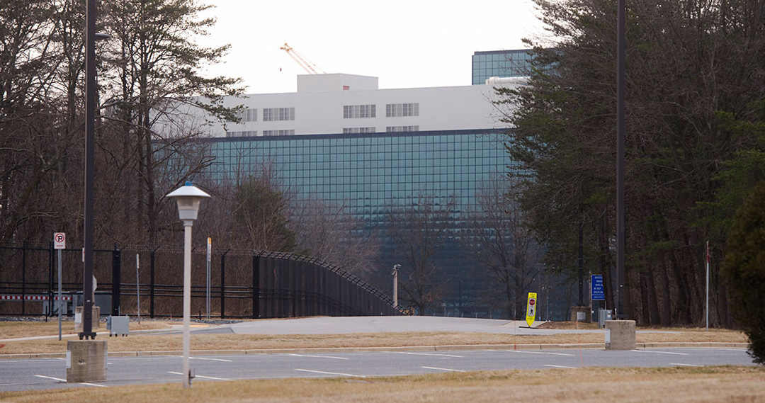 Filtran chats sexuales secretos de la NSA y denuncian un «culto trans»