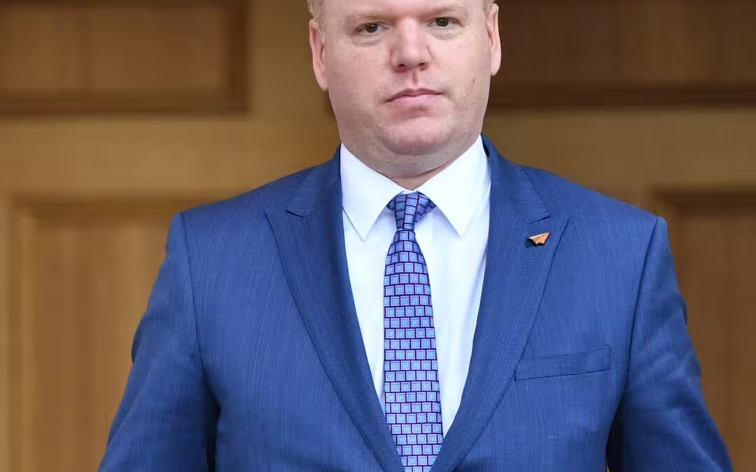 Le retiraron cinco cargos penales a un filtrador australiano que reveló tácticas agresivas de cobro de impuestos a pequeños contribuyentes