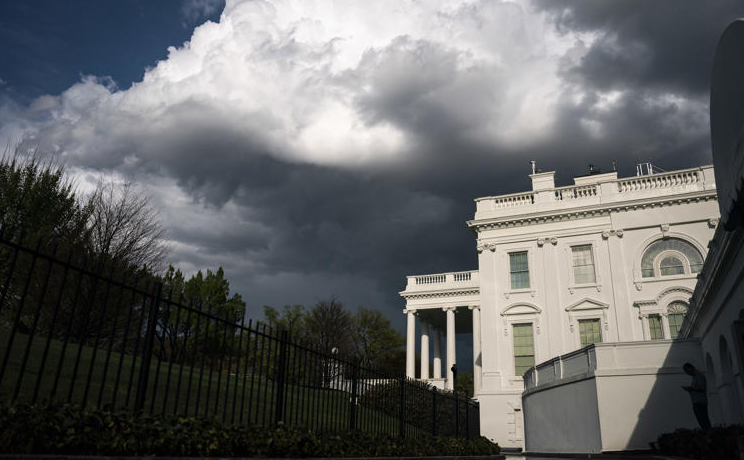 Documentos confidenciales, incluidos planos de la Casa Blanca, filtrados a miles de personas