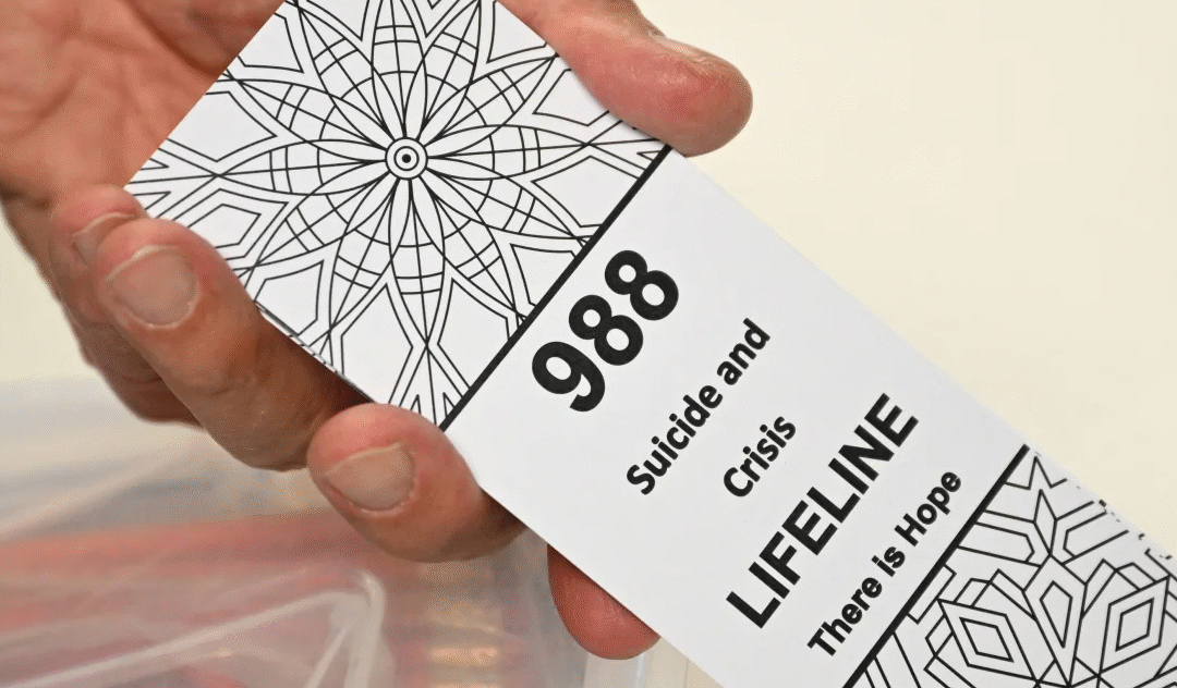 EE.UU.: Trump quiere eliminar el servicio de prevención del suicidio para jóvenes LGBTQ+, según documentos filtrados