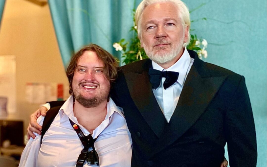 «Julian hizo su parte de la lucha, ahora nos toca a nosotros seguirla». Entrevista a Juan Passarelli, amigo de Assange y co-productor del documental sobre su vida